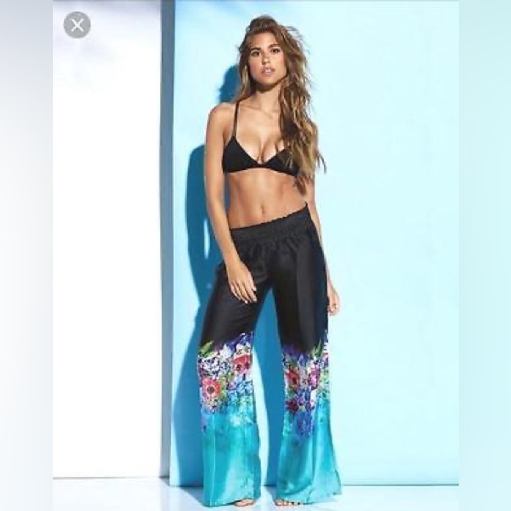 Beach Bunny Sea Breeze Blossom pants